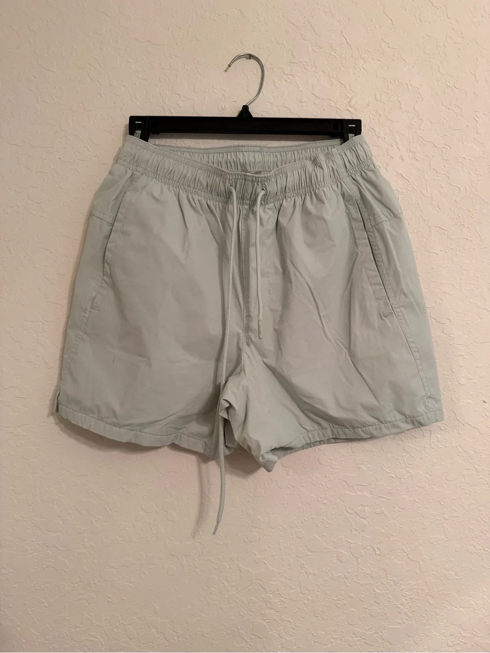 VRST Men’s Small Light Gray Athletic Running Shorts Zip Pocket